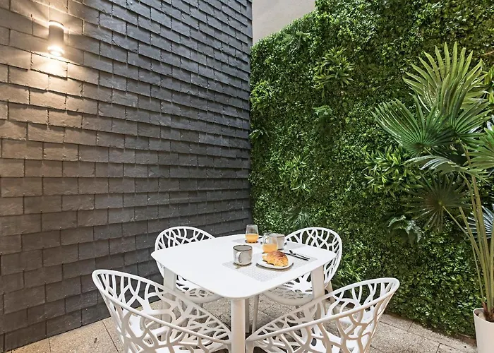 Loios 1Br Flat Downtown By Lovelystay